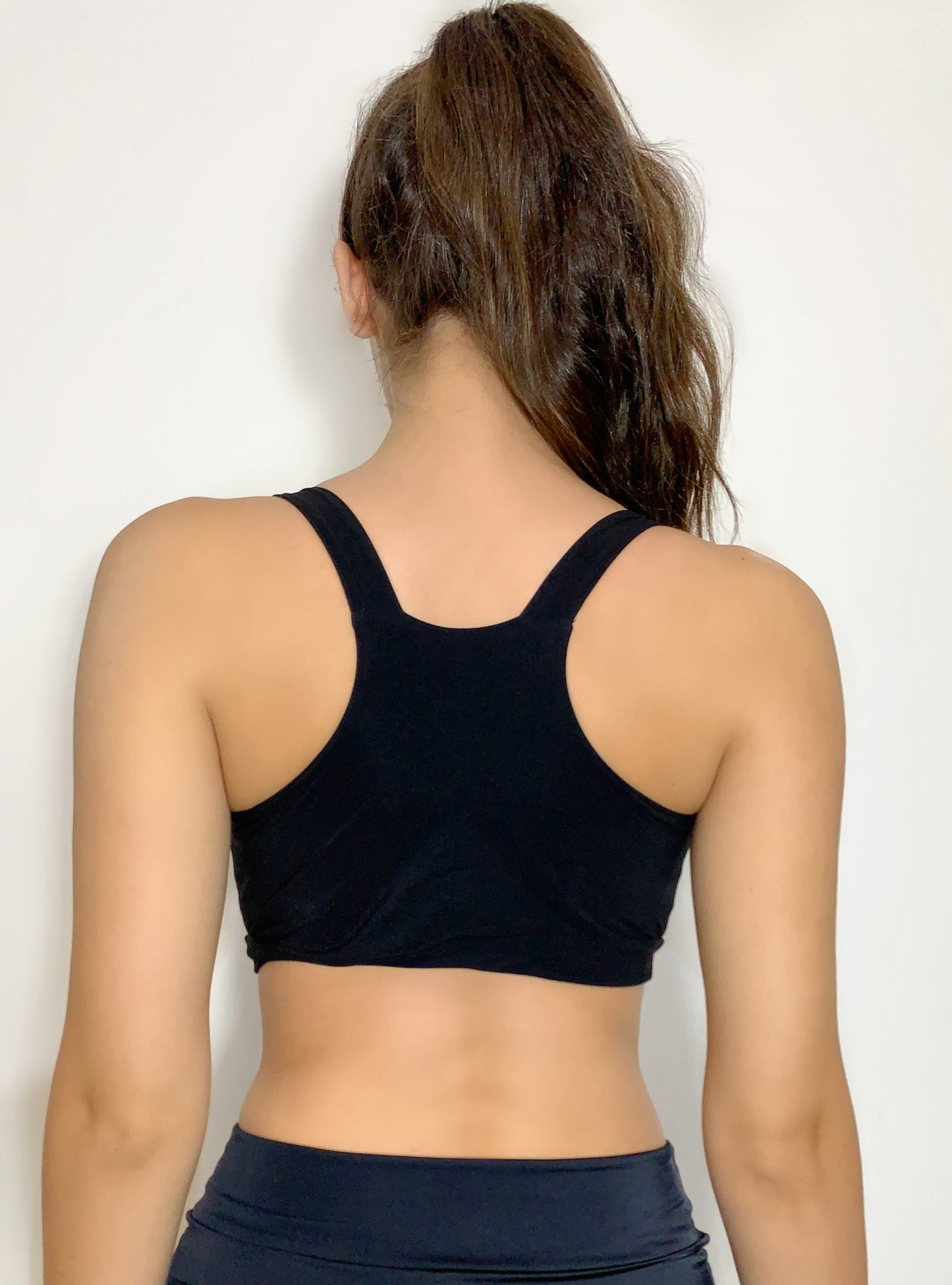 חזיית שחייה וספורט - שחור